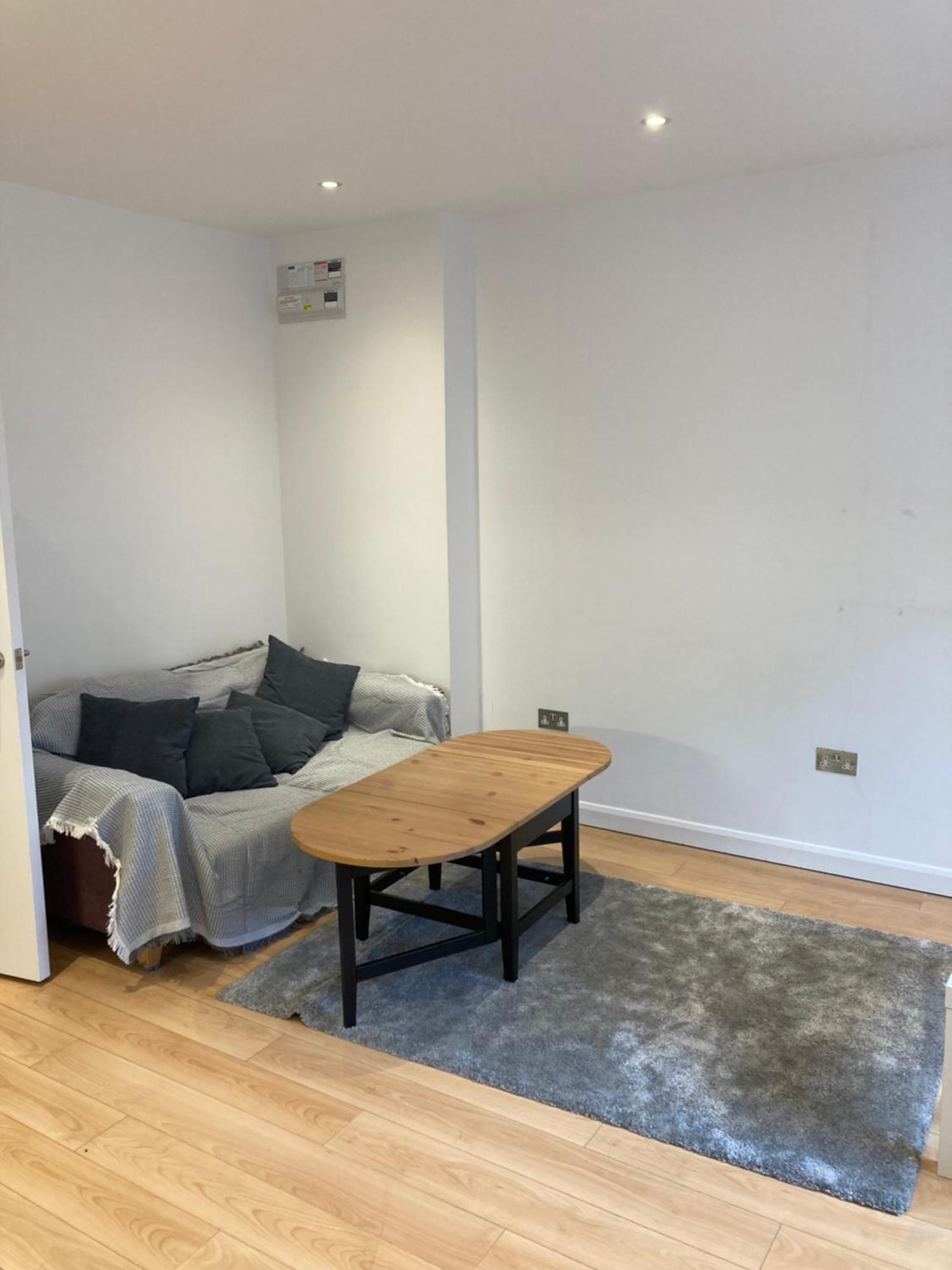 Two Double Bedroom Flat In Soho 런던 외부 사진
