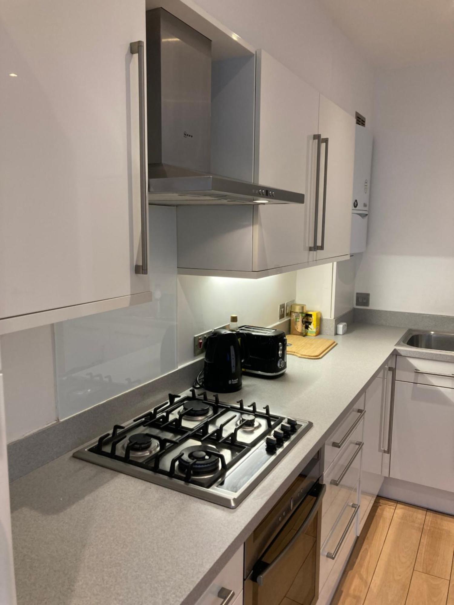 Two Double Bedroom Flat In Soho 런던 외부 사진